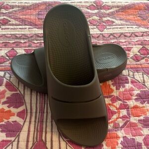 Like New OOFOS - WOMEN'S OOAHH SLIDE SANDAL - SLATE